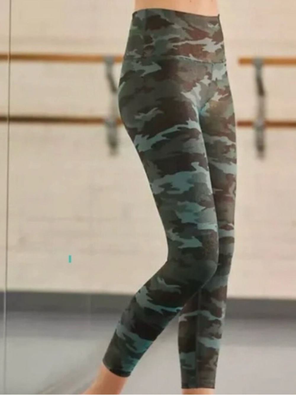 Beyond Yoga Green Camo Dust Lux Powershine High Waisted Leggings